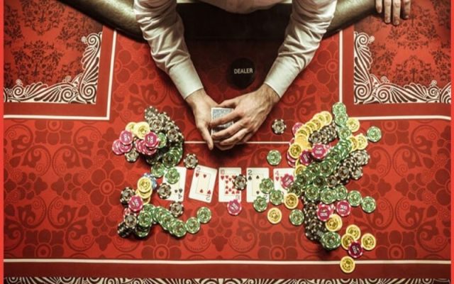 Kinh nghiệm quan sát người chia bài để nắm bắt nhịp độ