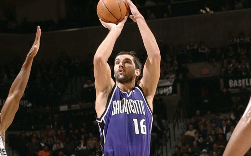 Xu hướng ném từ xa ngày càng tăng của các cầu thủ NBA hiện đại.