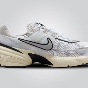 nike-v2k-run-summit-white-metallic-silver