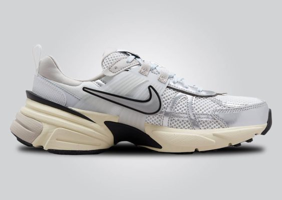 nike-v2k-run-summit-white-metallic-silver